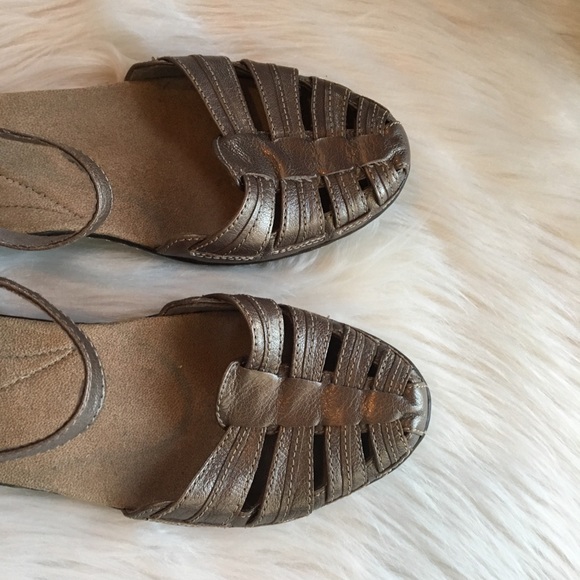 clarks adjustable strap shoes